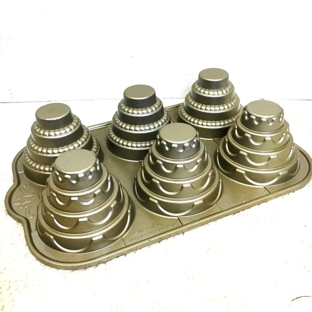 NORDIC WARE Tiered Cakelet Pan-6 Cup EUC